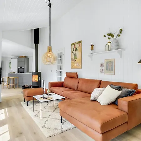 Semesterbostad Cozy Home In Blavand With Sauna