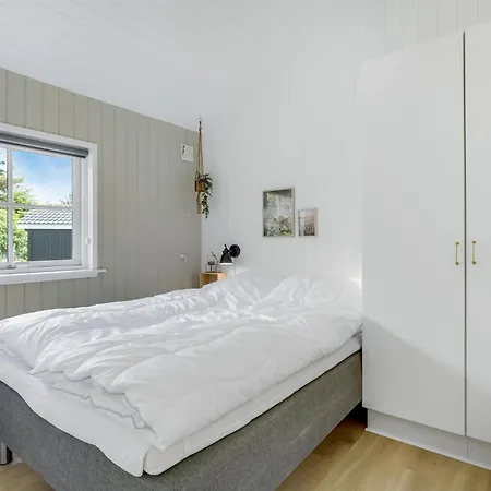 Semesterbostad Cozy Home In Blavand With Sauna *